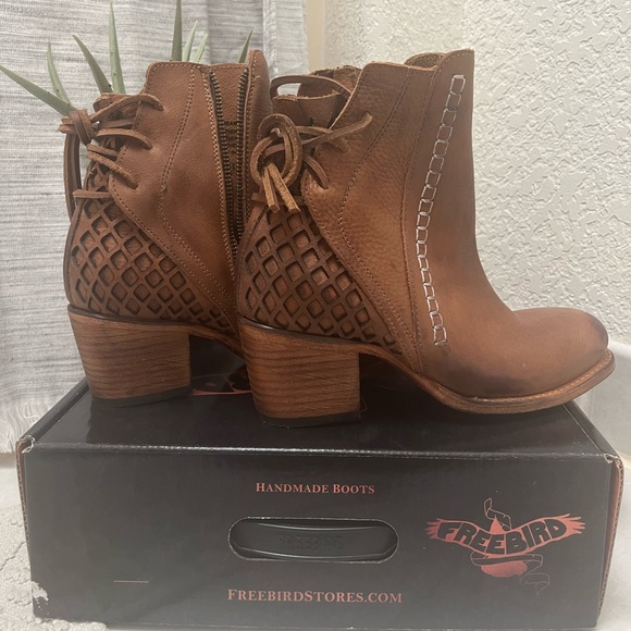 NWT FREEBIRD “Dreamer” Ankle Boots size 8 NEW - Picture 5 of 14